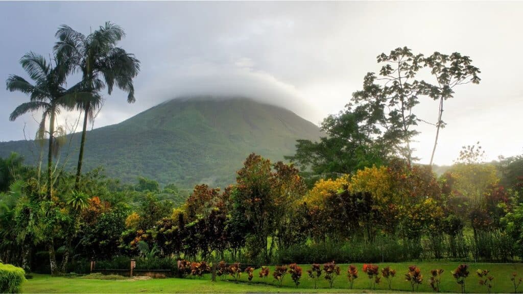 volcano in costa rica
